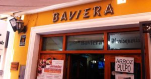 Local-restaurante-marisqueria-baviera--tapa-solidaria-almeria-los-cazadores-de-sonrisas