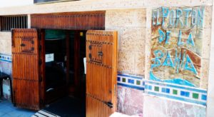 local-porton-de-la-bahia-tapa-solidaria-almeria-los-cazadores-de-sonrisas